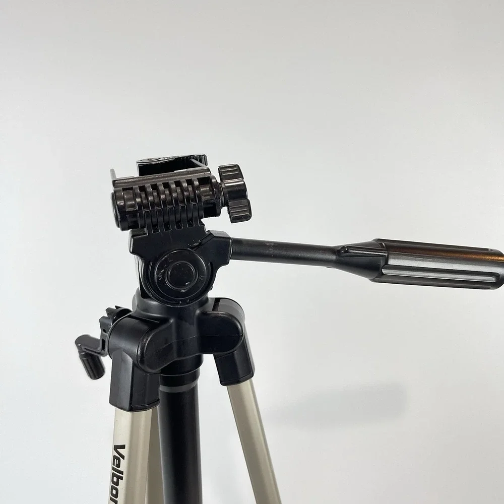 Velbon Videomate 400 Aluminum Adjustable Camara Tripod Ext. 5 Feet  With Panhead